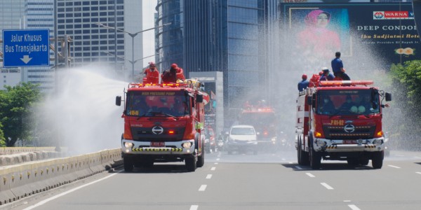 Jakarta Terus Disemprot Disinfektan