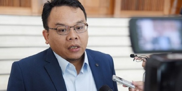 Saleh Daulay Minta Pemerintah Mewajibkan Masyarakat Pakai Masker