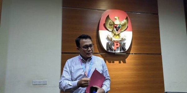 Pandemi COVID-19, Tak Menyurutkan KPK Untuk Lakukan Penahanan Tersangka STR