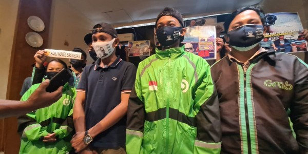 Komunitas Ojol Dukung Tritura Adili Novel Baswedan