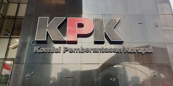 ICW Ragu KPK Bisa Tangkap Lima Buronan Korupsi