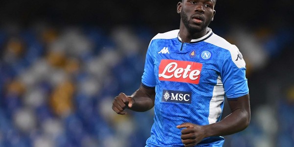 Bos Newcastle Kesemsem Dengan Bek Napoli