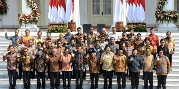 Pejabat Negara, Berhentilah Silang Pendapat