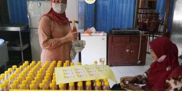 UNESA Buat Sirup Herbal K E C E “Seger Waras”