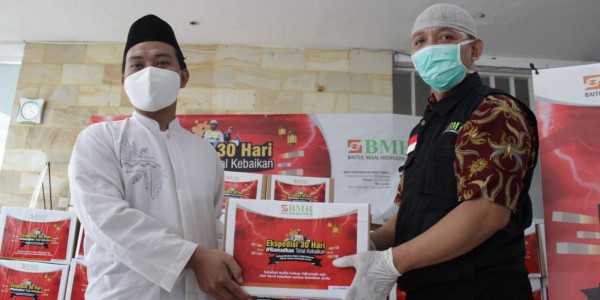 Laznas BMH Salurkan 1.000 Paket untuk Dai dan Guru Ngaji