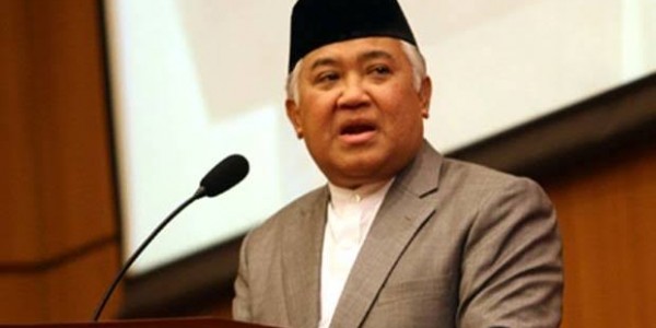 Din Sentil Pemerintah, Umat Dilarang Salat Tapi Izinkan Menumpuk di Bandara