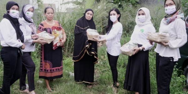 Perempuan Tani HKTI Salurkan Ribuan Sembako ke Petani Terdampak Covid-19