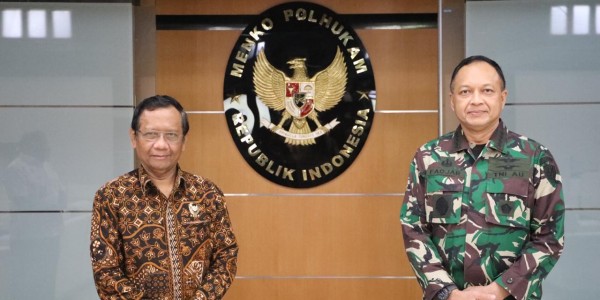 Menko Polhukam Kepada KSAL dan KSAU baru: Jaga Kedaulatan NKRI