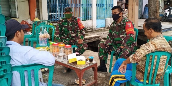Pendekatan Persuasif, Babinsa Pabean Ajak Warga Patuh Protokol Kesehatan