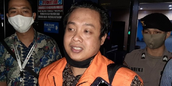 Minta Maaf, Miftahul Ulum Akui Tak Kenal Achsanul Qosasi dan Adi Toegarisman