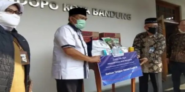 BI Jabar Serahkan Bantuan Paket Sembako