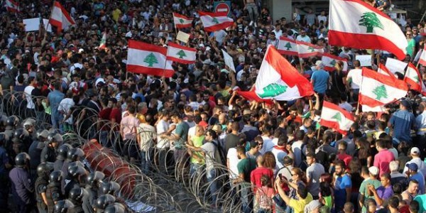Mata Uang Pound Jatuh, Warga Lebanon Turun ke Jalan