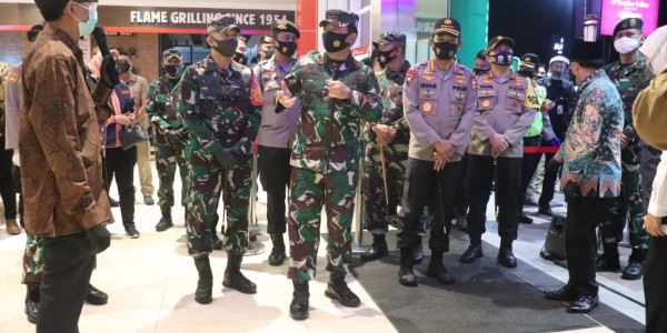 Kompak, Panglima TNI dan Kapolri Tinjau Mal Kota Malang