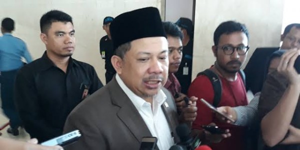 Fahri Hamzah Minta Mendagri Jadikan E-KTP Single Identity Number