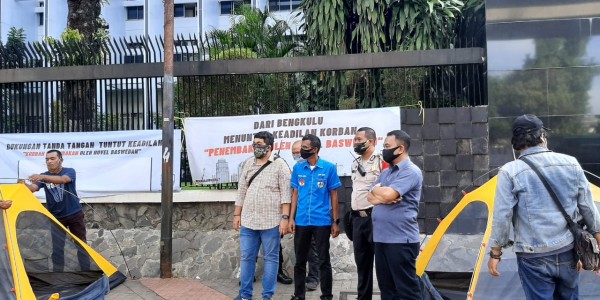 Cari Keadilan, Korban Sarang Burung Walet Rela Dirikan Tenda di Depan Kejagung