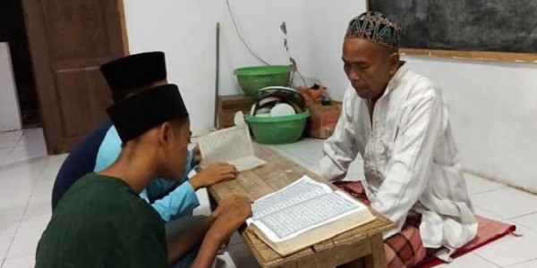 Pemerintah Diminta Perhatikan Nasib Guru Ngaji Terdampak COVID-19