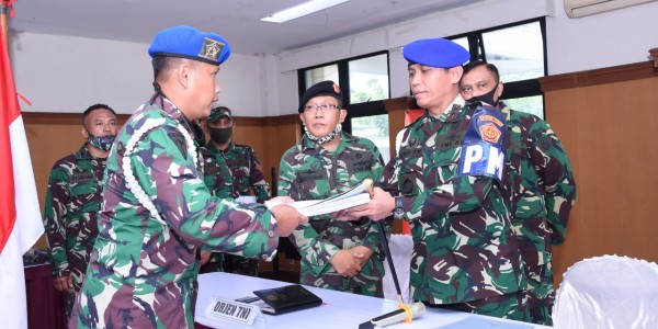 Komandan Puspom TNI Serahkan Berkas Perkara Pembunuhan Anggota TNI ke Oditur Militer