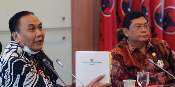 Rieke Bukan Dicopot, Melainkan Pergantian Biasa  Di Fraksi PDI-P