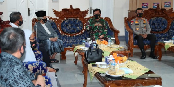 Panglima TNI : Pondok Pesantren Agar Tetap Berjalan Sesuai Dengan Kurikulum Yang Ada