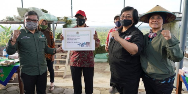 Sapa Warga Kemusu Boyolali, Menteri Siti Kegirangan