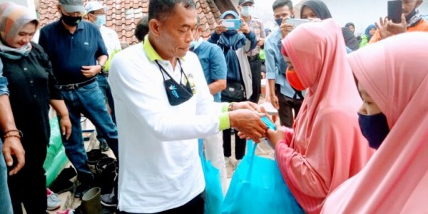Blusukan ke Anjasari, Bupati Ruhimat Naik Motor Trail
