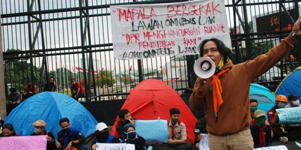 Stop Melayani Koorporasi Dan Batalkan RUU Omnibus Law