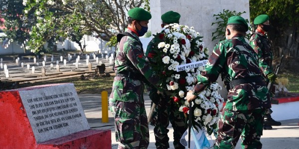 Ziarah di Makam Pahlawan, Warnai HUT Korem 082/CPYJ ke-72