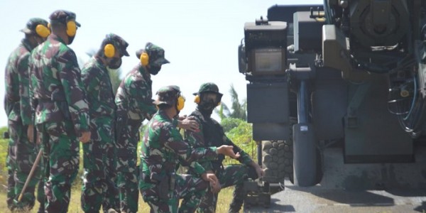 Tinjau Latihan Menembak, Kasdivif 2 Kostrad Terpukau Mendengar Nyanyian Caesar