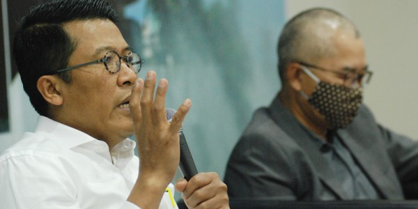 Dialektika Demokrasi dengan tema "Ancaman Resesi Ekonomi dan Solusinya"