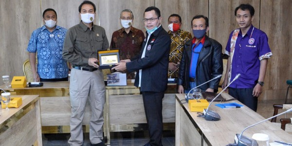 Azis Syamsuddin Terima Masukan Serikat Pekerja Terkait RUU Cipta Kerja