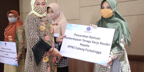 Menaker Ida Berdayakan Pekerja Perempuan Terdampak Covid-19 Melalui Program TKM