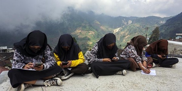 DPR Harap Subsidi Pulsa Untuk Guru Dan Pelajar Tepat Sasaran