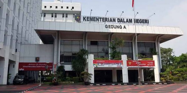 Kemendagri: Pemda Buat Aturan Tak Sesuai Kebijakan Kemendikbud Akan Ditindak