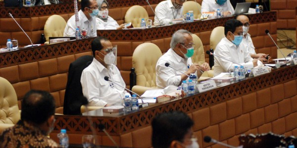 Tiga Menteri Raker Dengan Komisi V DPR