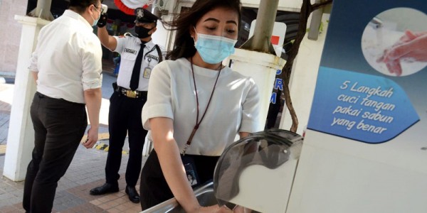 BTN Siapkan  Wastafel Tinggkatkan Protokol Kesehatan