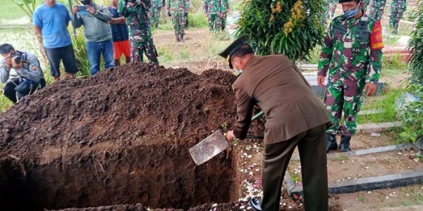 Anggotanya Meninggal, Danrem Pimpin Upacara Pemakaman