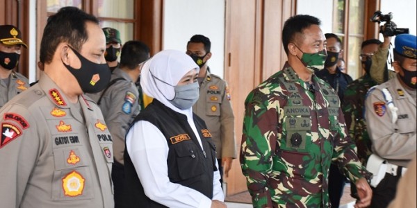 Berkunjung ke Gedung Negara Grahadi, KSAD Terima Laporan Penanganan Covid-19