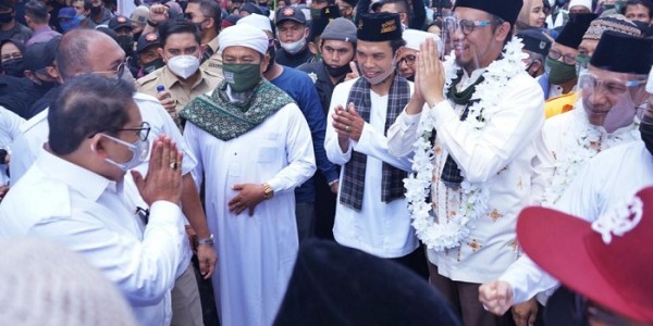 Bersama Fadli Zon, UAS Antar Erman Safar ke KPUD