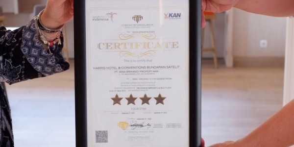 Harris Hotel & Conventions Bundaran Satelit Surabaya Raih Sertifikasi Bergengsi Bintang 4
