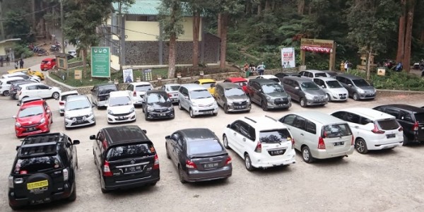Agya Ayla Solidaritas Touring Ceria ke Situ Gunung Sukabumi