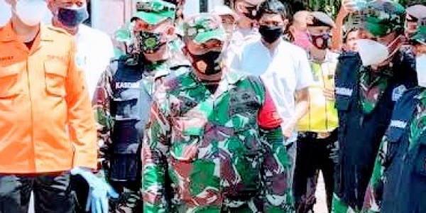 Danrem 063/SGJ Cirebon Kunjungi Warga Terdampak Covid-19 Di Subang