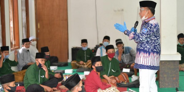 Sosialisasi 4 Pilar di Pesantren Darul Falah, Syarief Hasan Ajak Santri Cintai Konstitusi