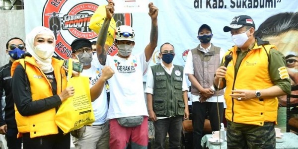 Bamsoet Berikan Bantuan Kepada Korban Banjir Bandang Sukabumi