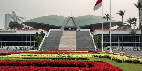 Sekjen  Asuransikan Gedung  DPR