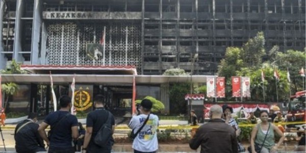 DPR: Polri Harus Transparan soal Terbakarnya Gedung Kejagung
