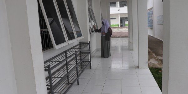 Keluh Kesah Siswi SMK Yang Menginginkan Sekolah Normal