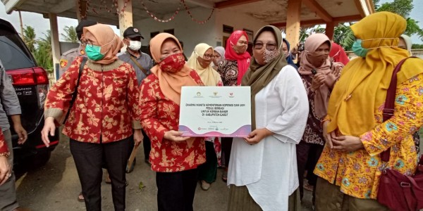 DWP Kemenkop Berbagi Peduli Untuk Masyarakat Terdampak Bencana Di Garut