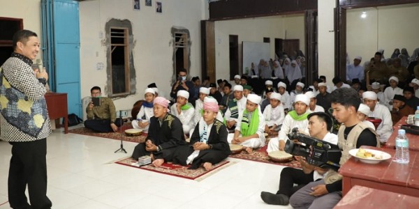 Blusukan ke Medan, Anis Matta Disambut Ratusan Santri