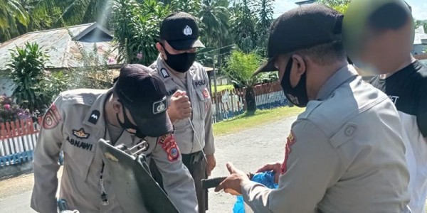 Polsek Bualemo Amankan Sajam Dari Seorang Pengendara Motor