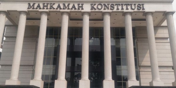 Resmi Diteken Jokowi, Buruh Ajukan Gugatan UU Ciker Ke MK Pagi Ini